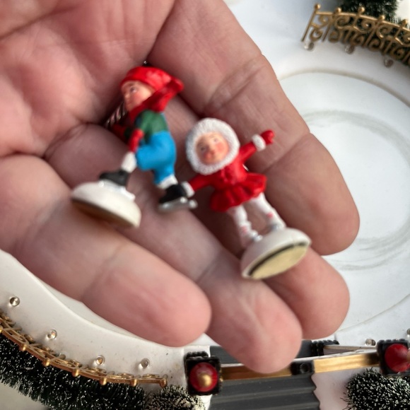 Department 56 Glacier Park Pavilion North Pole Christmas Village Limited Edition - Picture 11 of 14